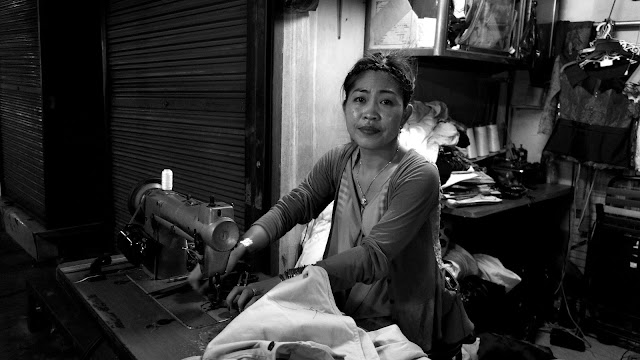 Galerie du Jour : Ma couturière du marché Galerie du Jour : Ma couturière du marché