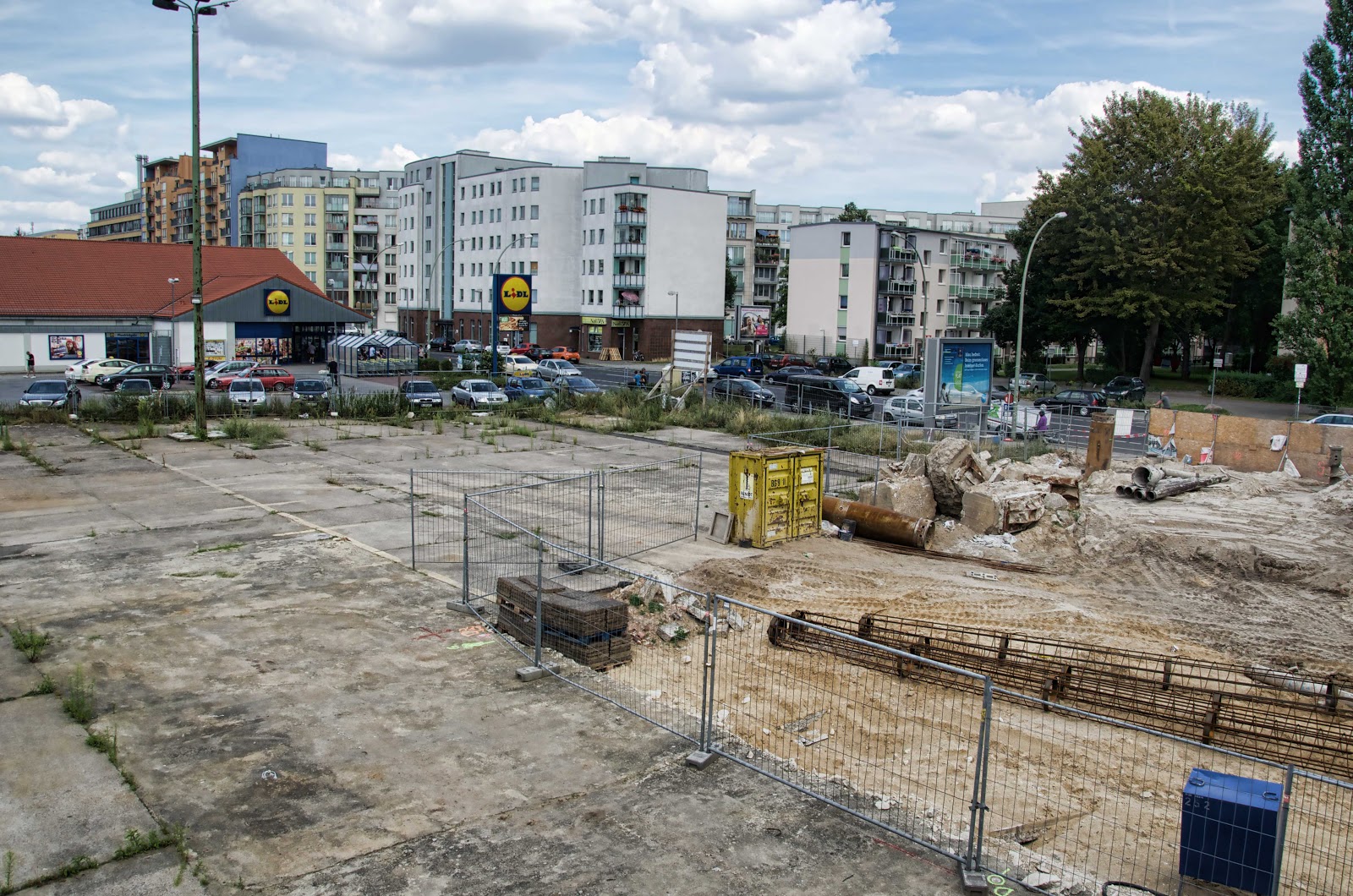 Berliner Baustellen 0417, Baustelle Lidl Parkplatz, HeinrichHeine