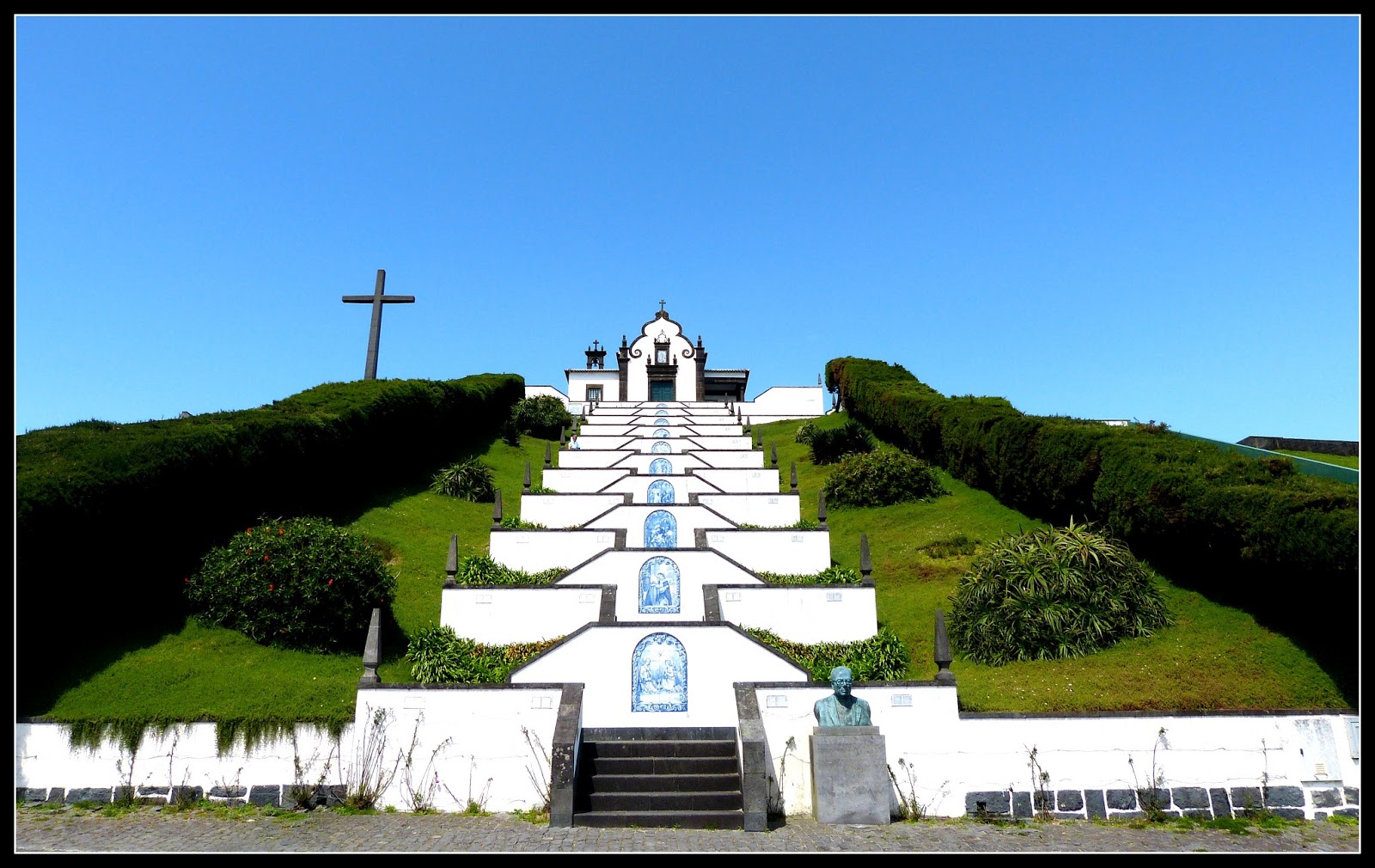 Cores em movimento: S. Miguel - Ermida de Nossa Senhora da Paz - Vila