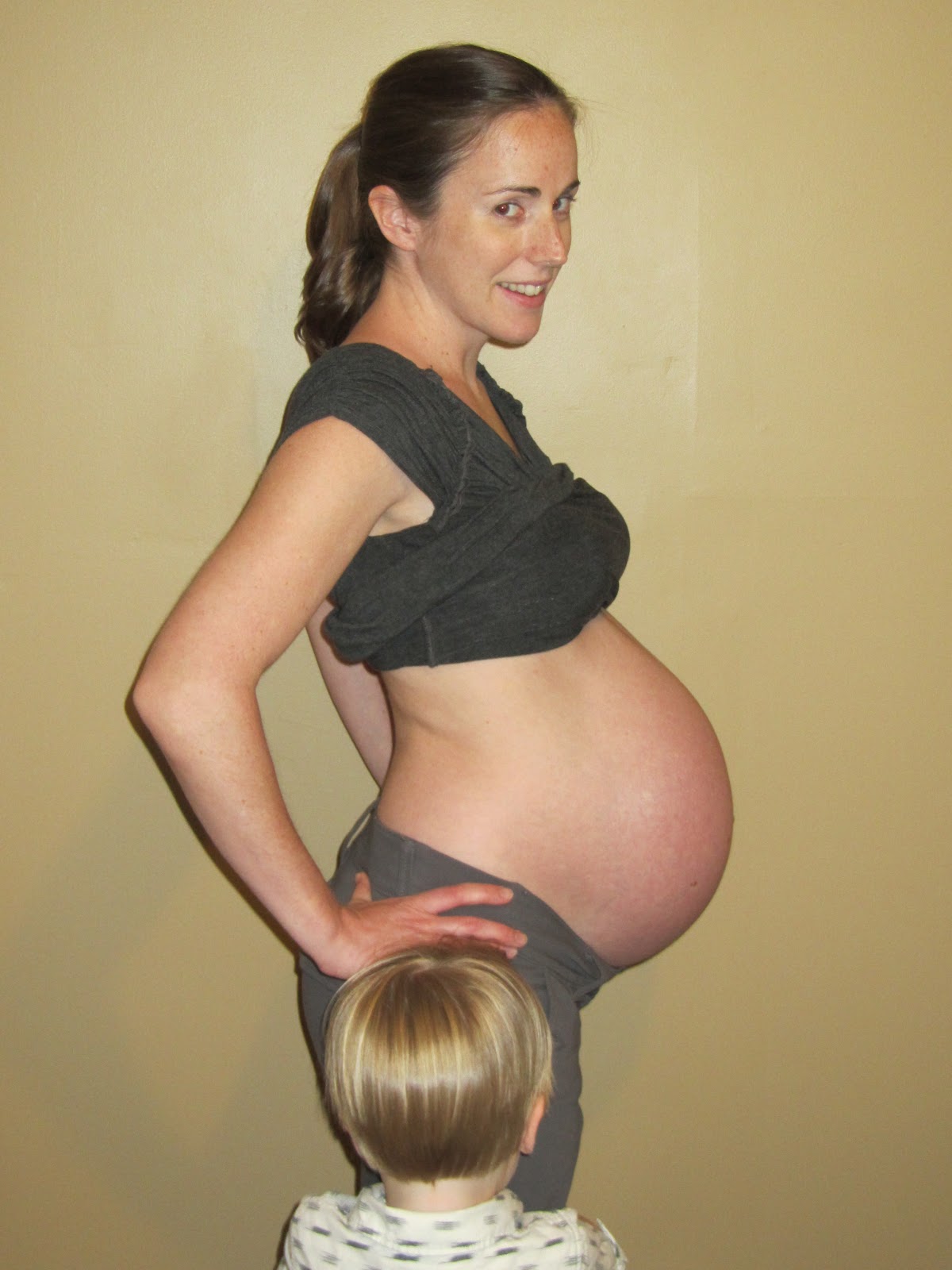 Pregnant extreme. Preggolovers. Big belly girl беременная. Беременность большие животы. Экстремальные беременные.