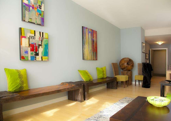 sala com bancos