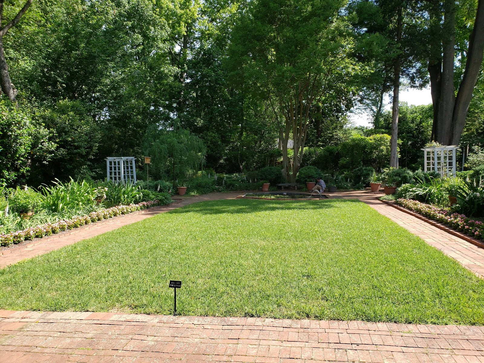 Gloria in Excelsis Deo Wing Haven Gardens Spring 2019