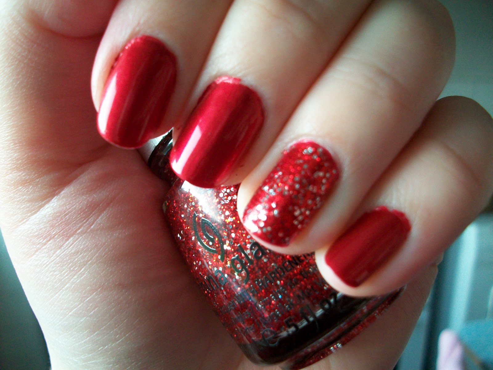Maz Makeup Red Christmas Sparkle Nails!