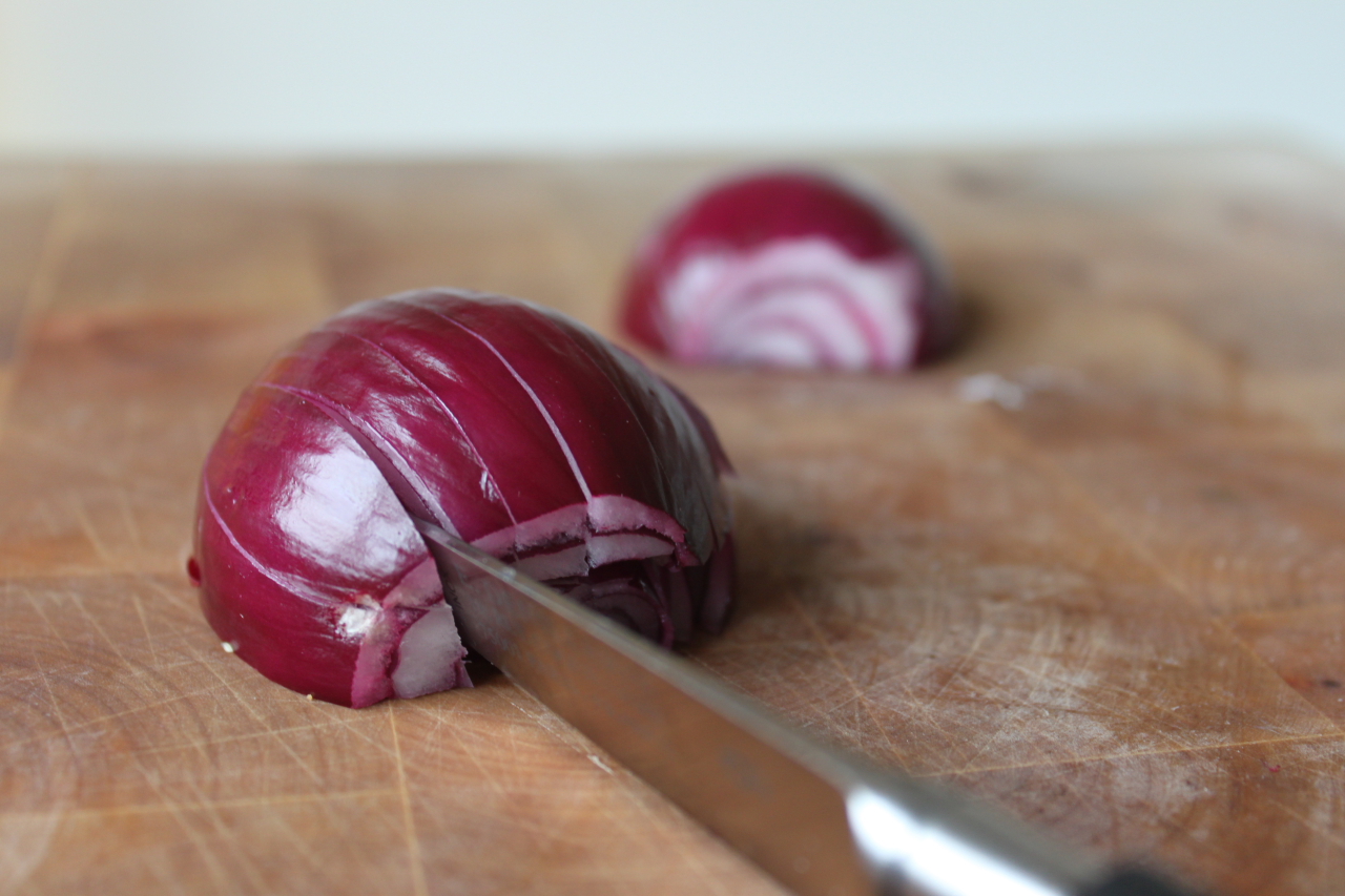 Mama Tommy's Technique How to Dice an Onion Like a Chef [Zack]