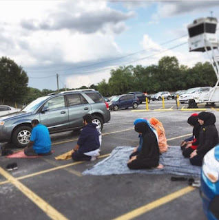 Can we pray salat while in a moving car? Can we pray salat while in a moving car?