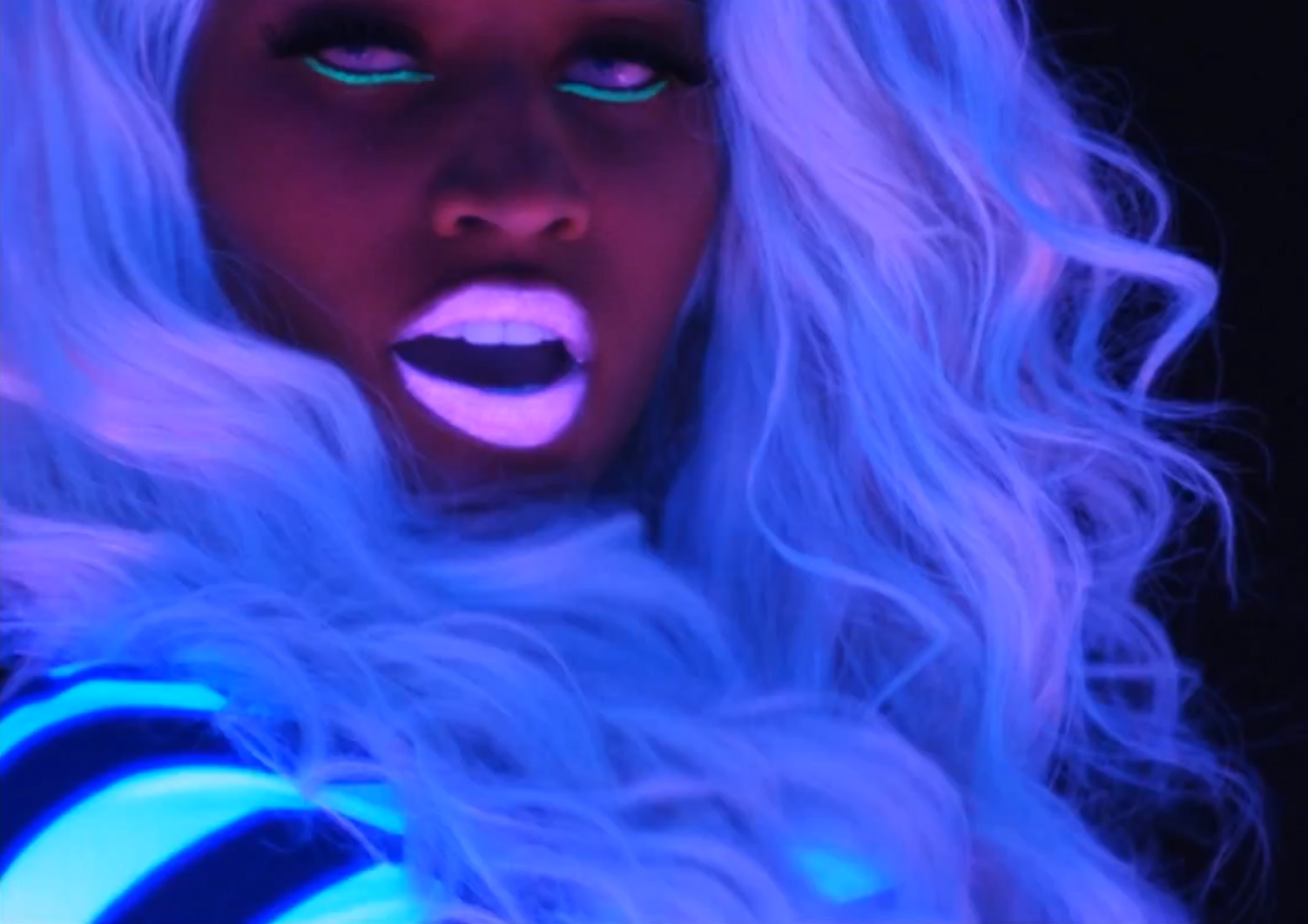 http://4.bp.blogspot.com/-vbxecIwDEnA/TgBLyqPuEQI/AAAAAAAAHFg/4V688FASxAI/s1600/nicki+minaj+super+bass1.png