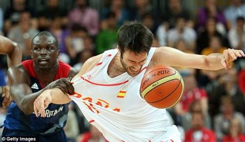 Yang Tidak Boleh Dilakukan Saat Bermain Bola Basket Adalah Basket Poster