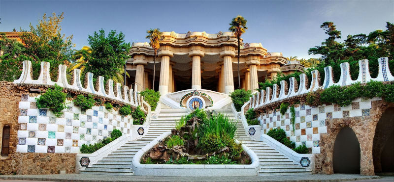 Escalinata del Park Güell Subida a la sala hipóstila del Park Güell de Gaudí