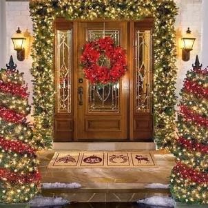 This home's entry is cheerfully decorated to welcome Christmas guests.