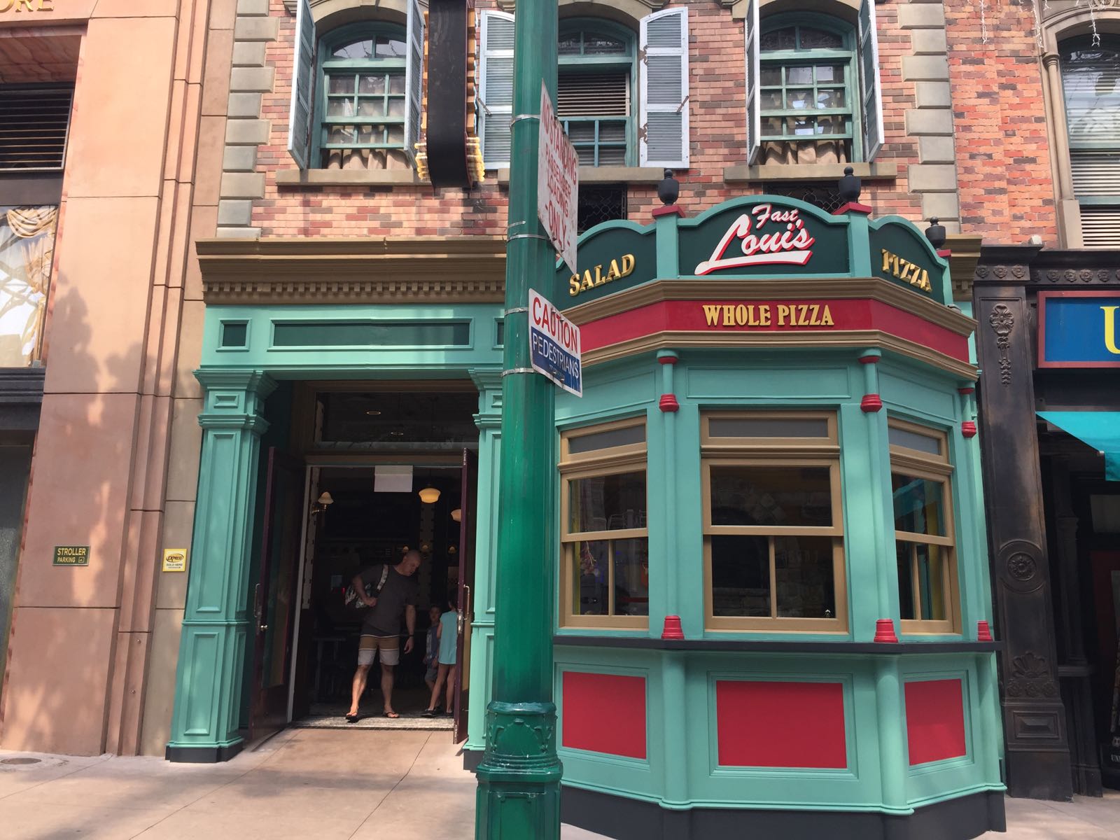 TheArcticStar's Tales Lunch at Loui's NY Pizza Parlour Universal