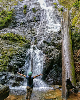 Air-Terjun-Sungai-Karuh-di-Gunung-Halau-Halau-1901-mdpl-HST