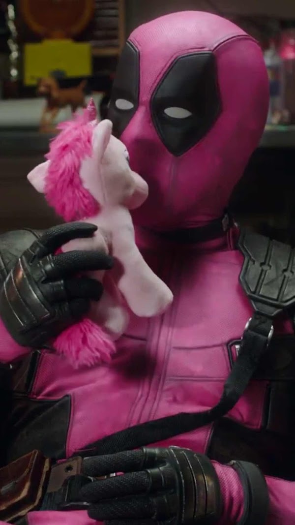 Deadpool se viste de rosa y lucha contra el cáncer 