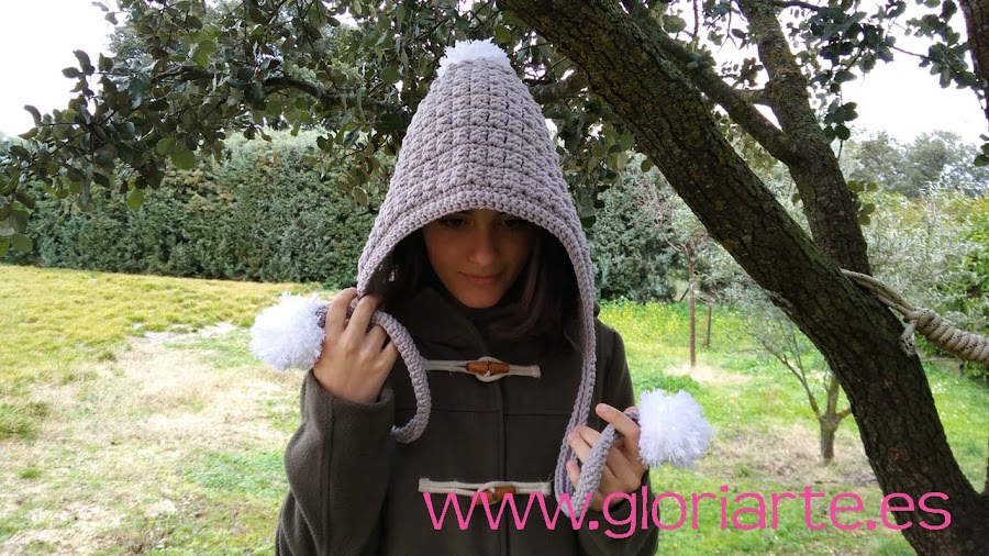 capucha de crochet con pompones