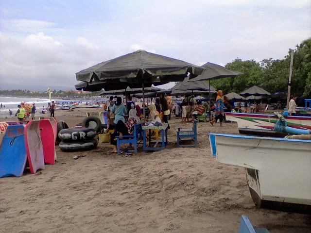 suasana pantai pangandaran