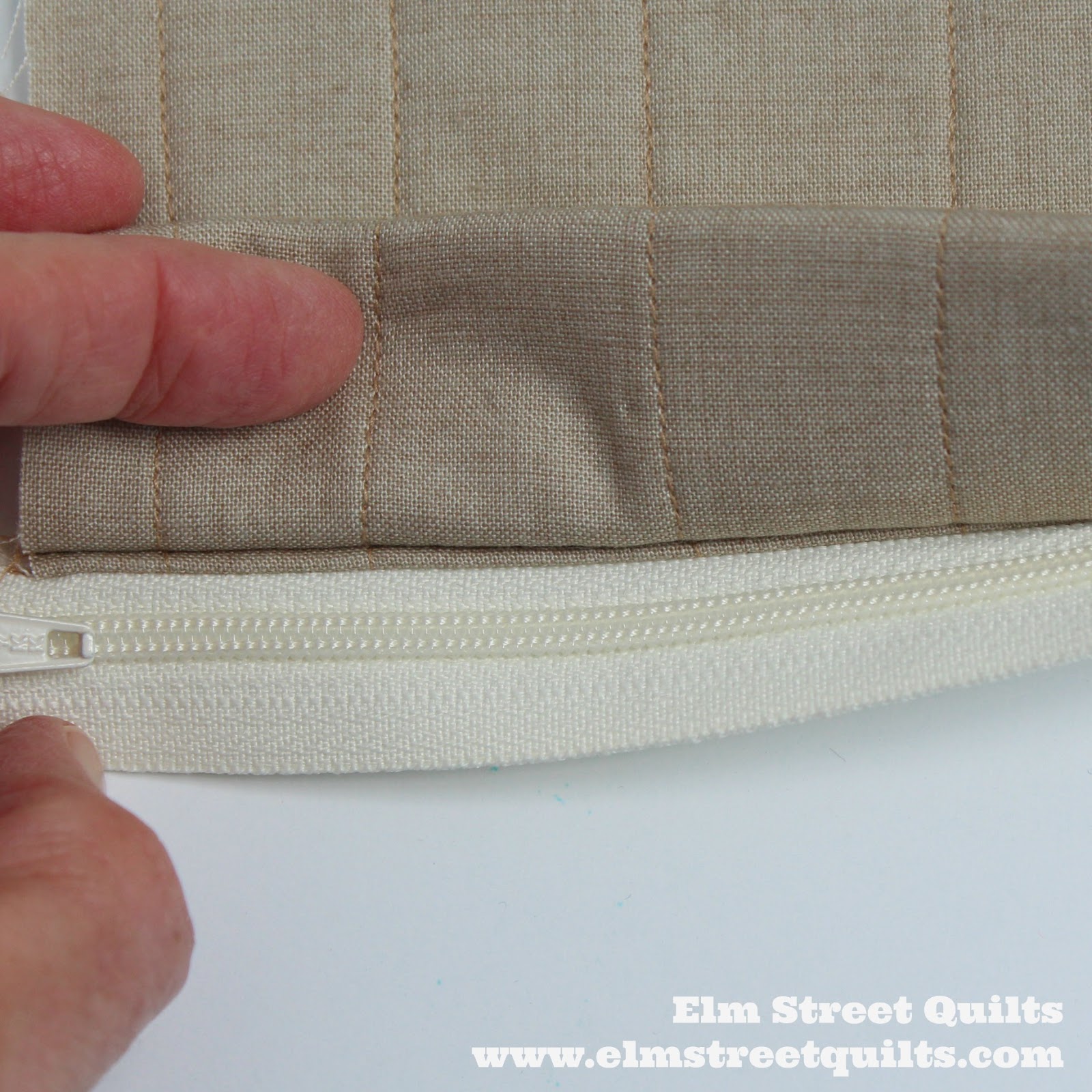 Installing Zipper in Pillow Back (tutorial) Elm Street Quilts