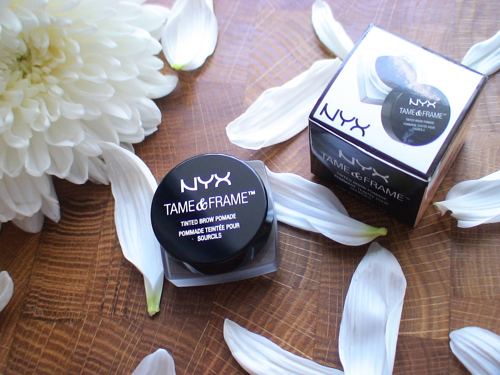 Tame frame. помада для бровей никс оттенки. Tame frame. Tame frame. Nyx professional makeup tame & frame tinted brow pomade свотчи.