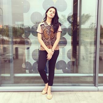 Baju Batik Kantor Wanita Trendi