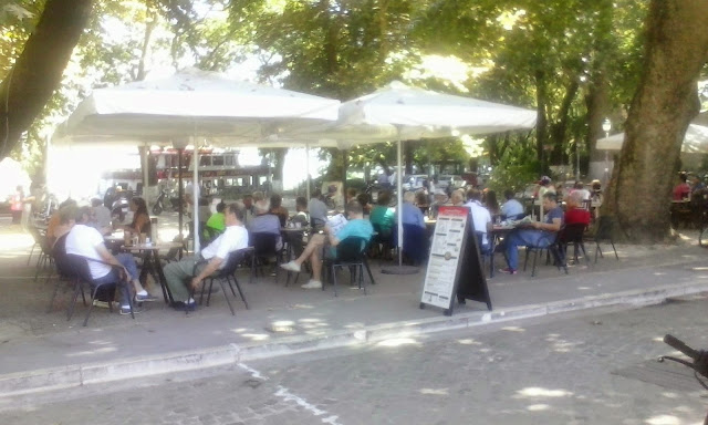 Γιάννενα: Γεμάτος ο Μώλος απο επισκέπτες