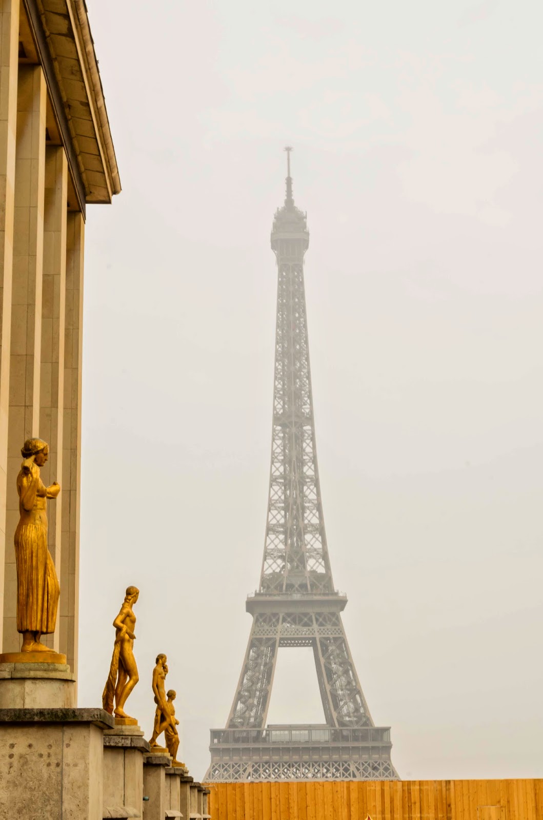 AMOR, codinome Paris! Chega de guerras, queremos a Paz!!! Torre Eiffel