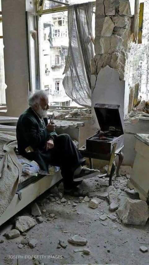 Ο Mohammed Mohiedin Anis,η' Abu Omar, 70 ετών,