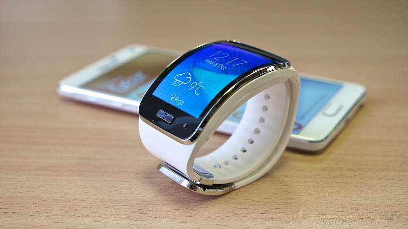 Samsung Gear S and Samsung Galaxy Note 4