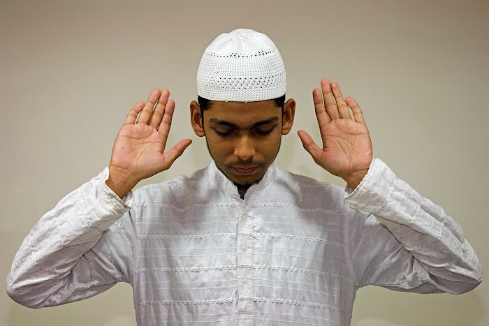 Posisi Tangan Saat Takbir
