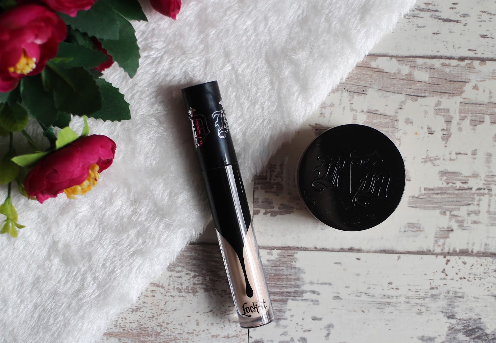 Kat Von D Lock It Concealer and Brightening Powder Kat Von D Lock It Concealer and Brightening Powder