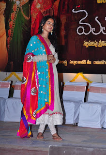 Golden Lady Anushka Shetty Beautiful Stills HD Golden Lady Anushka Shetty Beautiful Stills HD