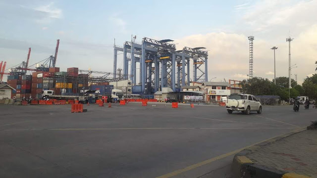 handling barang impor exhibition di area pameran jakarta indonesia handling barang impor exhibition di area pameran jakarta indonesia