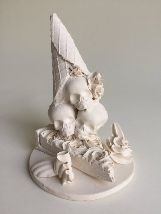 Jacqueline Tse esculturas porcelanas brancas morte por açúcar death by sugar doces macabros