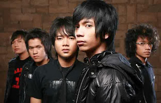 Kunci Gitar D ’masiv - Dengarlah sayang Kunci Gitar D ’masiv - Dengarlah sayang Paling Mudah