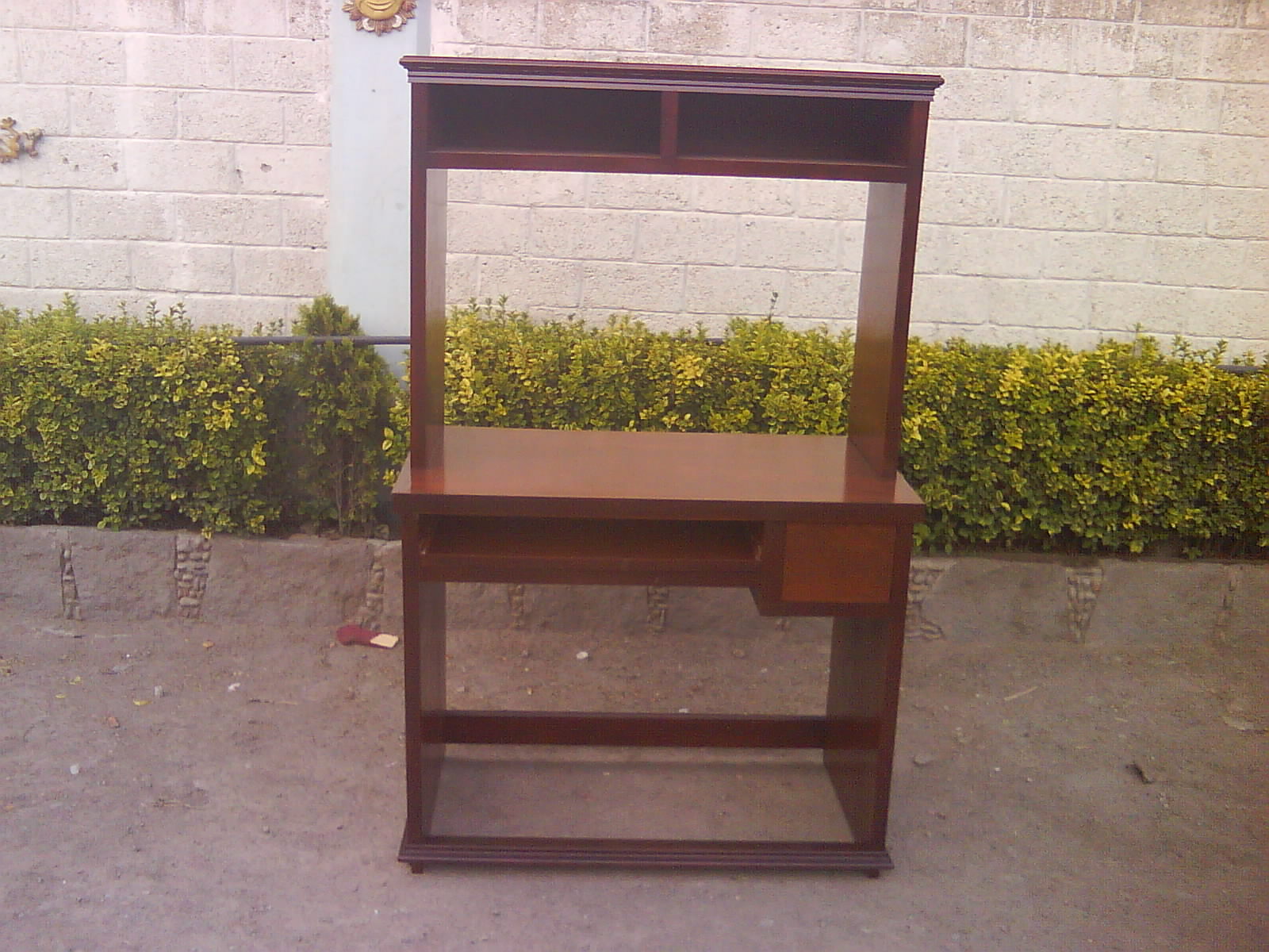 "TRANSFORMADORA ESPECIAL DE MADERA": mueble para computadora con un