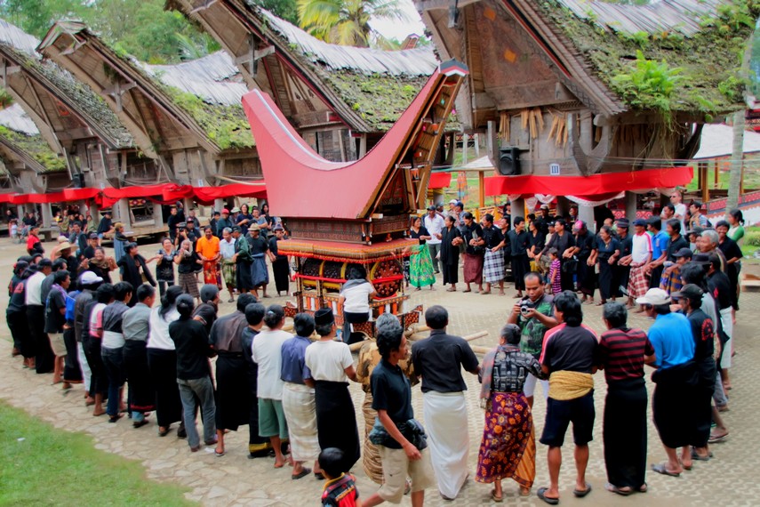 Mengenal Lebih Dekat: Tradisi dan Adat Istiadat Suku-suku di Indonesia