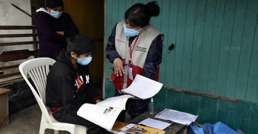 Voluntarios de la DRELM refuerzan aprendizajes de estudiantes casa por casa Voluntarios de la DRELM refuerzan aprendizajes de estudiantes casa por casa