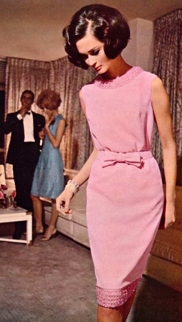 Groovy Sixties: 24 Fabulous Photos Defined the 1960s Women's Fashion ...