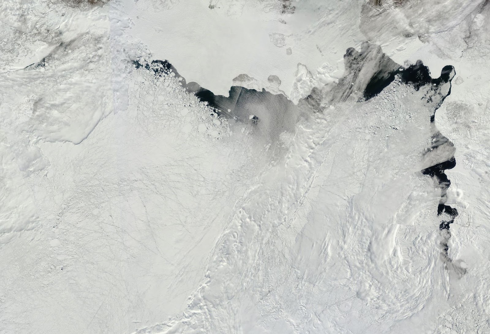 Topniejący lód w Arktyce