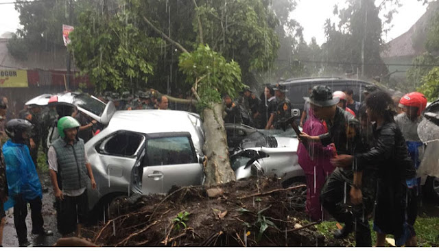 Puting Beliung Terjang Bogor, 770 Rumah Rusak, 1 Orang Meninggal Puting Beliung Terjang Bogor, 770 Rumah Rusak, 1 Orang Meninggal