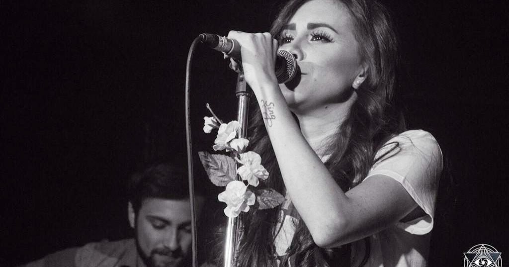 ¿Quién canta la canción Vuelve en la telenovela La sombra del pasado