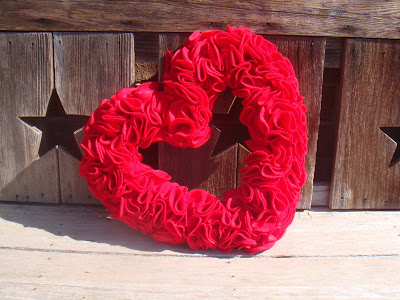 AuntTeague Creations: Felt Valentine Wreath
