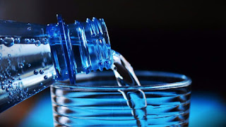 Rellenar las botellas plásticas con agua es muy perjudicial para la salud