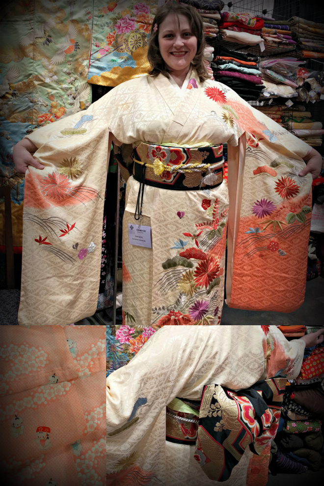 Vendor Tangerine Mountain Imports shows off a kimono at the Sewing and Quilt Expo. Vendor Tangerine Mountain Imports shows off a kimono at the Sewing and Quilt Expo.