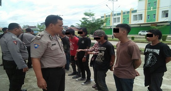 Buat Resah Warga, Polsek Sekadau Hilir Bubarkan Anak Pank di Pasar Baru Buat Resah Warga, Polsek Sekadau Hilir Bubarkan Anak Pank di Pasar Baru