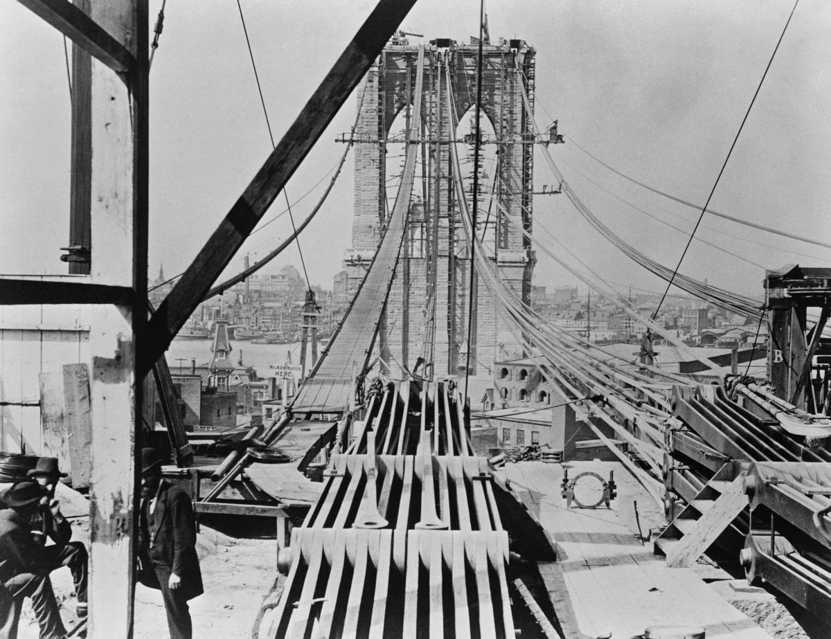 Amazing Photos of the Brooklyn Bridge Under Construction Vintage Everyday