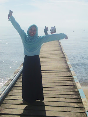 Dermaga di Telok Melano, Sematan, Malaysia Pesona Indonesia di Temajuk, Kalimantan Barat