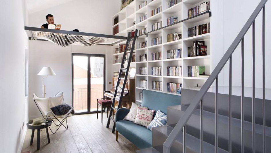 Marzua: Los libros, protagonistas de una casa-biblioteca.