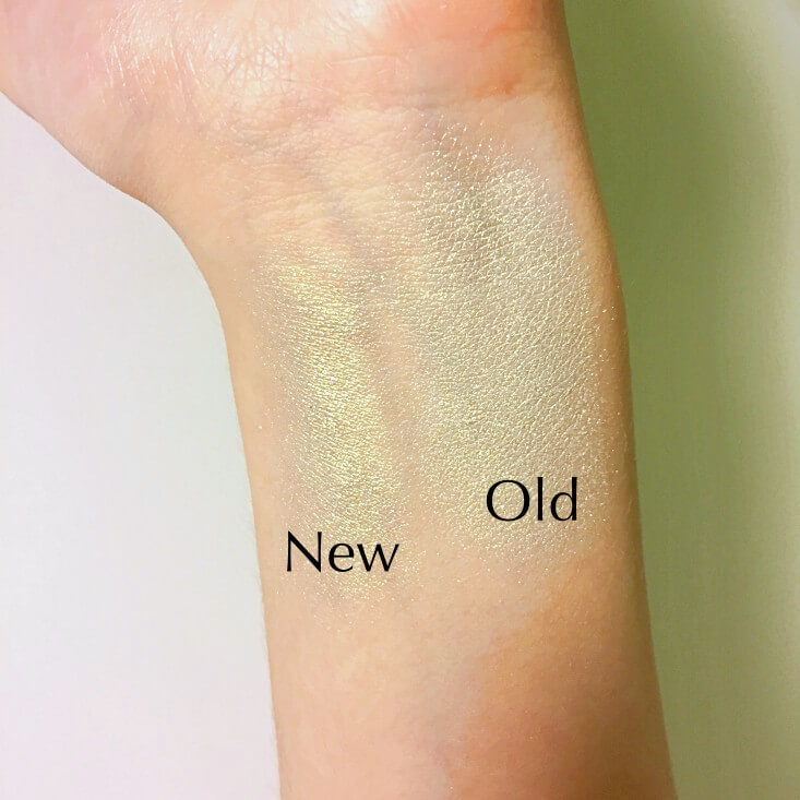 wet n wild megaglo Highlighting Powder Moonlit Gleam vs Midnight Moon swatches wet n wild megaglo Highlighting Powder Moonlit Gleam vs Midnight Moon swatches