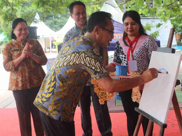 Barnabas Orno Buka Maluku Mural Festifal (MMF) 2019 di Pattimura Park Barnabas Orno Buka Maluku Mural Festifal (MMF) 2019 di Pattimura Park