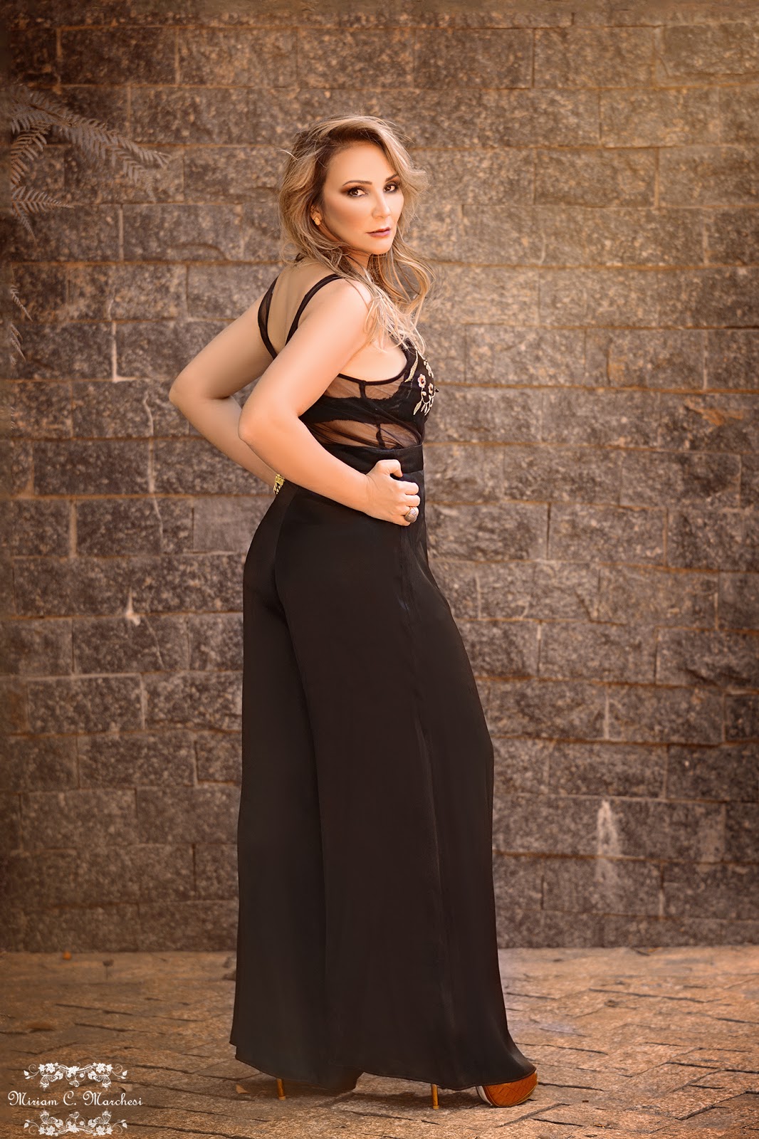 calça pantalona preta transparente