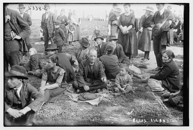 41 Rare Vintage Photographs of Ellis Island Immigration in the Early