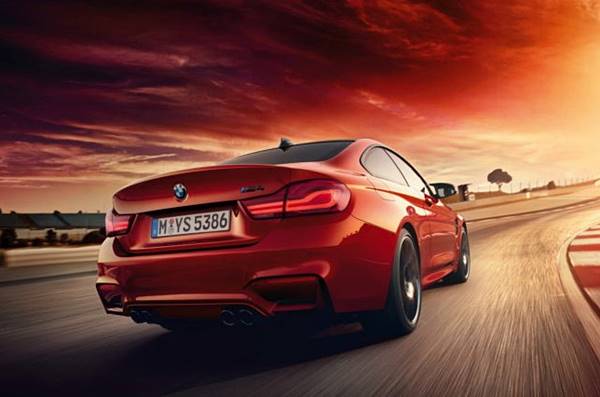 New 2017 BMW M4 Coupe, Convertible and BMW M3 Sedan Spectacular Drifts New 2017 BMW M4 Coupe, Convertible and BMW M3 Sedan Spectacular Drifts